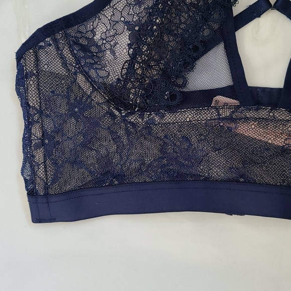 BUY 1 GET 1 FREE VICTORIA SECRET VERY SEXY BRA - Picture 3 of 12